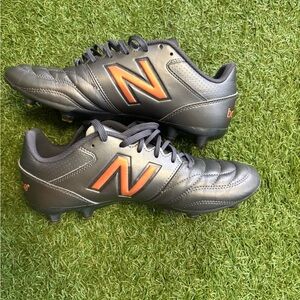 New balance men’s soccer cleats size 9